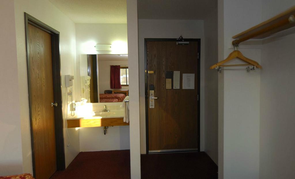 Rodeway Inn Brainerd Exterior photo